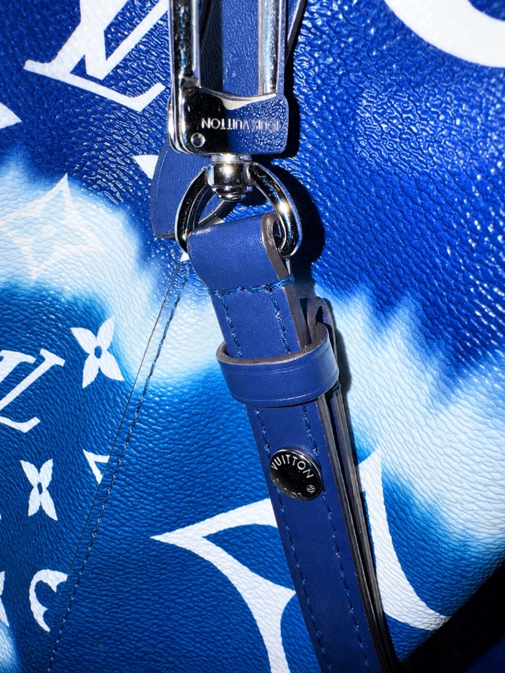 Louis Vuitton Escale NeoNoe MM Blue Giant Monogram Bucket Bag - Picture 8 of 13